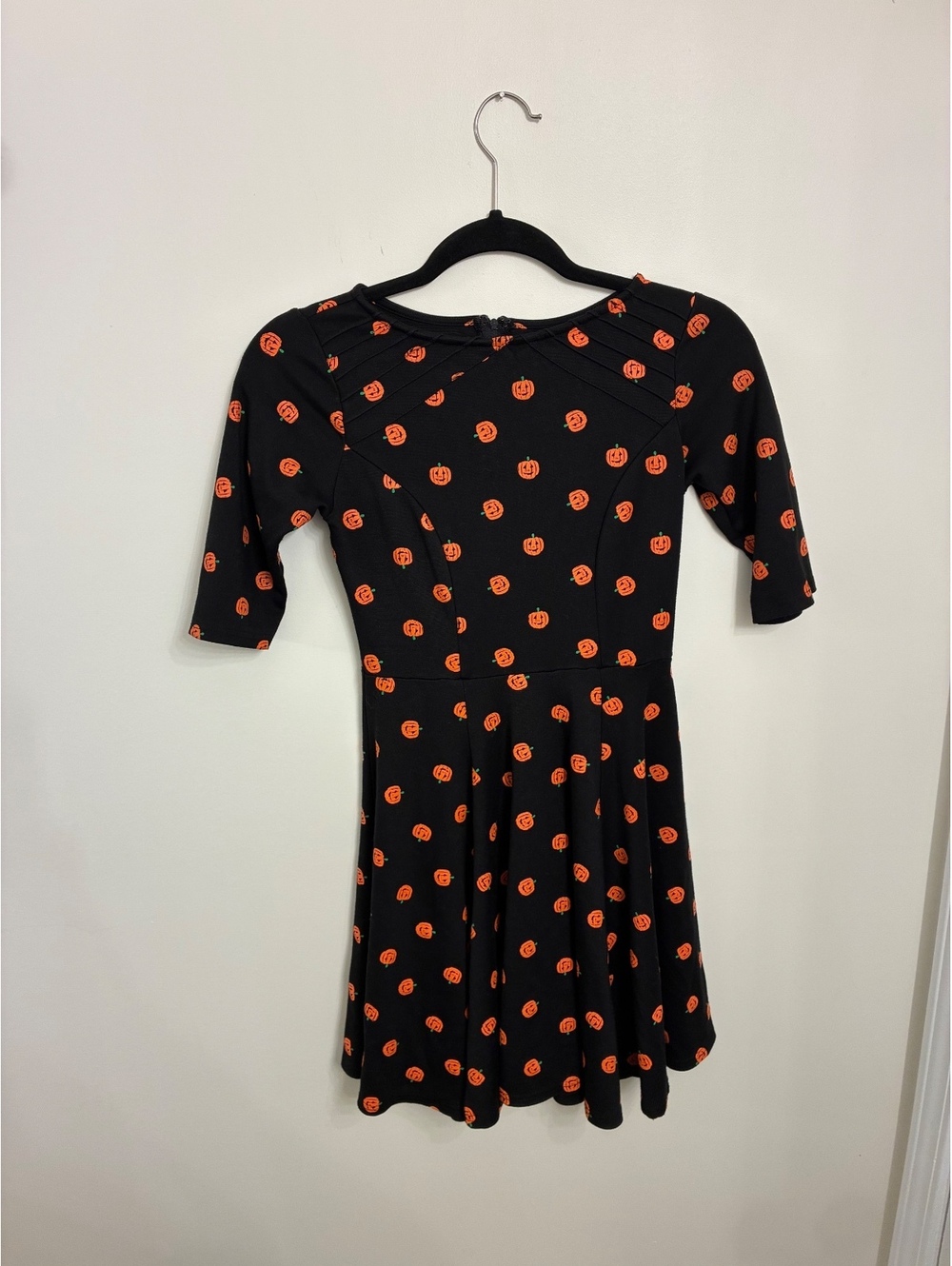 Small Unique Vintage Black & Orange Stephanie Pumpkin Patch Knit Flare Dress